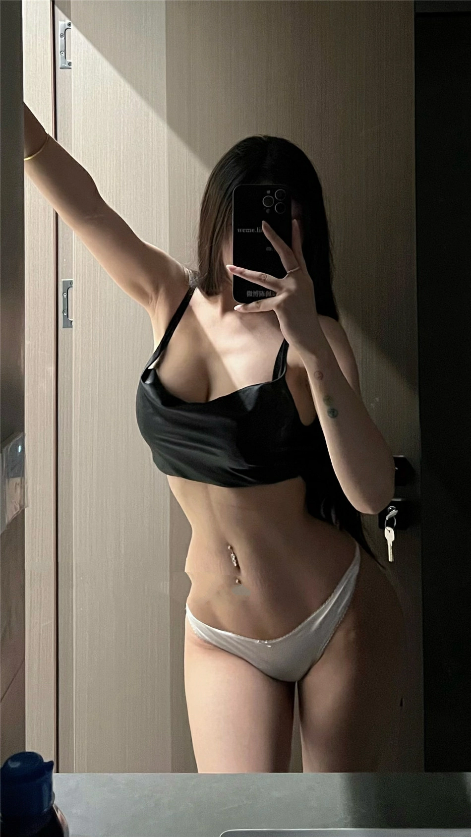 陈佩奇 – 吊带极光花边黑丝【55P】